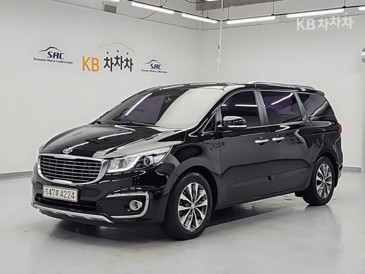 Kia Carnival 2.2 Diesel Luxury 2