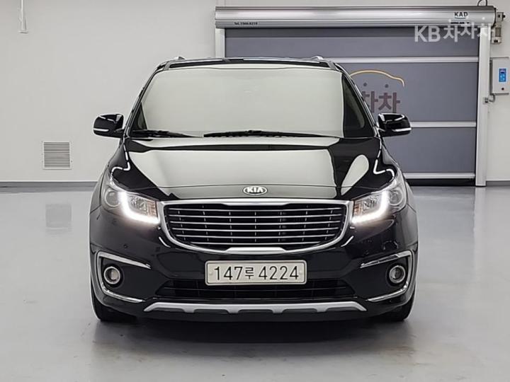 Kia Carnival 2.2 Diesel Luxury 3