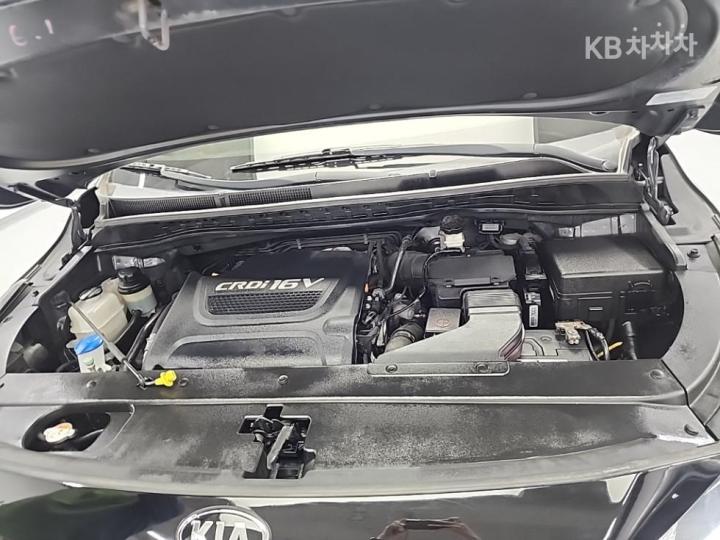 Kia Carnival 2.2 Diesel Luxury 6
