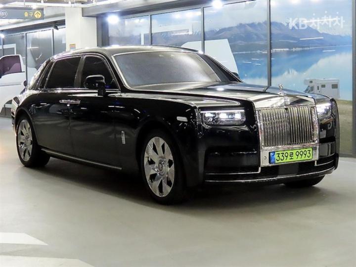 Rolls Royce Phantom 6.7 V12 EWB