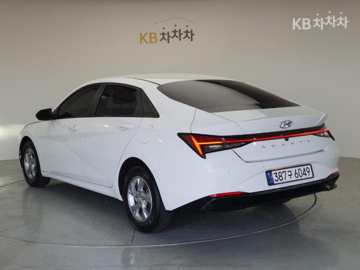 Hyundai Avante CN7 1.6 Gasoline Smart 8