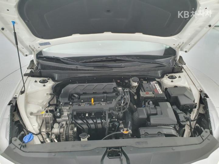 Hyundai Avante CN7 1.6 Gasoline Smart 7