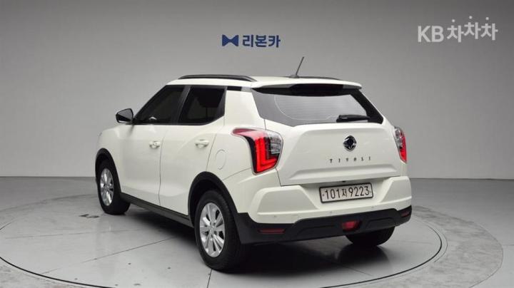 KG Mobility (Ssangyong) Tivoli Gasoline V3 2WD Base Type 5