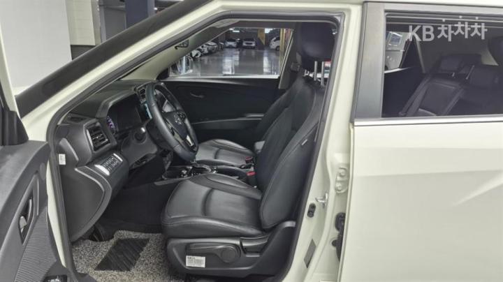 KG Mobility (Ssangyong) Tivoli Gasoline V3 2WD Base Type 8