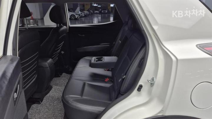 KG Mobility (Ssangyong) Tivoli Gasoline V3 2WD Base Type 9