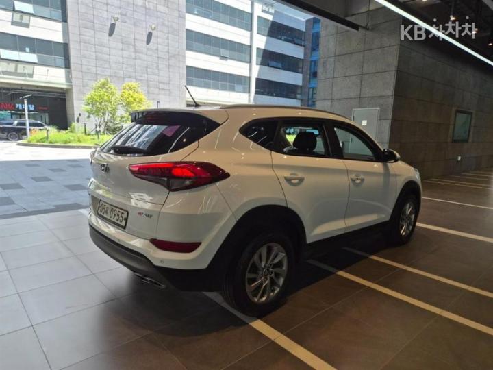Hyundai Tucson Diesel e-VGT R 2.0 2WD Modern 7