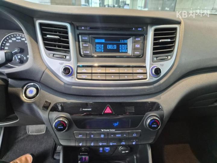 Hyundai Tucson Diesel e-VGT R 2.0 2WD Modern 9