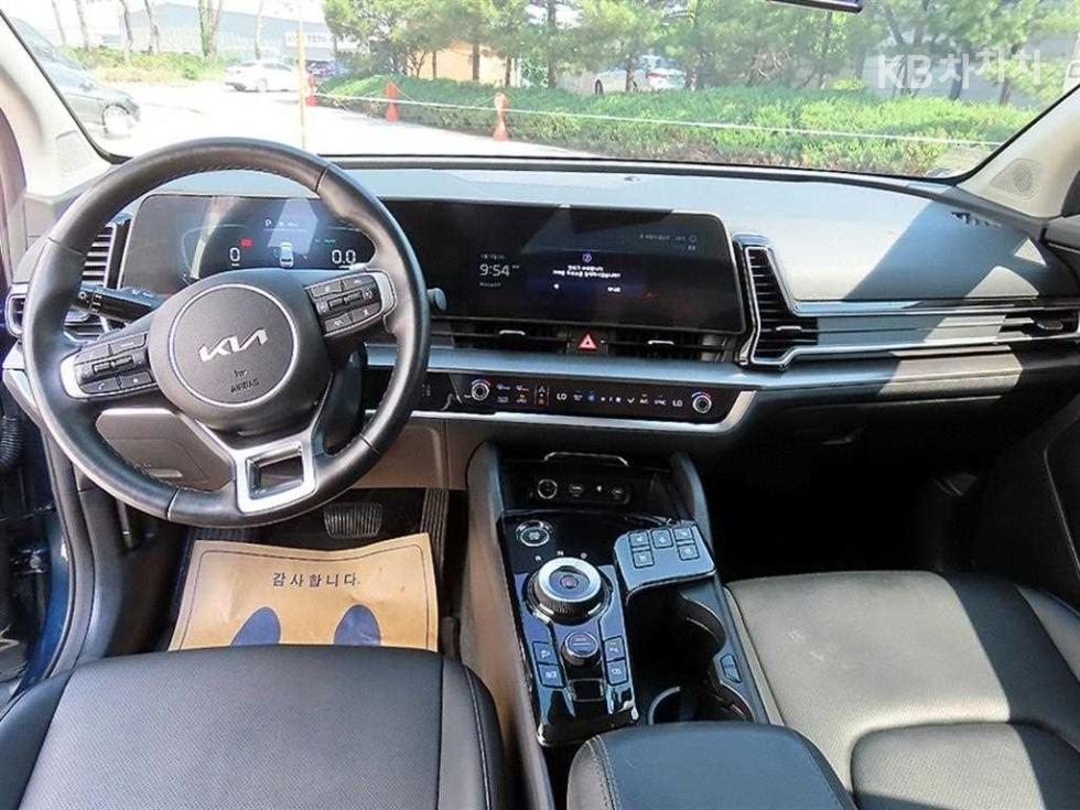 2023 - kia sportage
