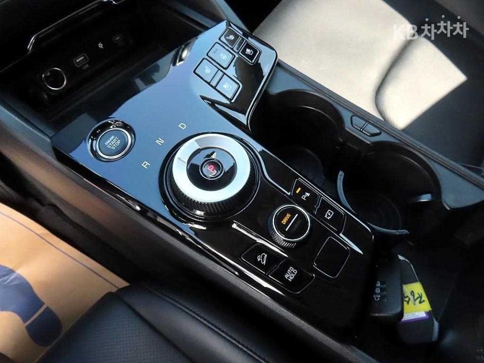 2023 - kia sportage