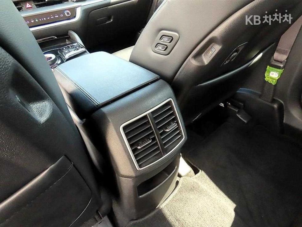 2023 - kia sportage