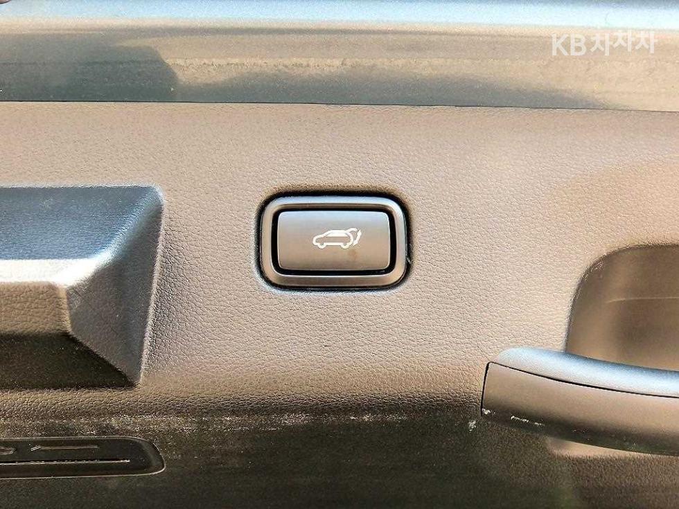 2023 - kia sportage