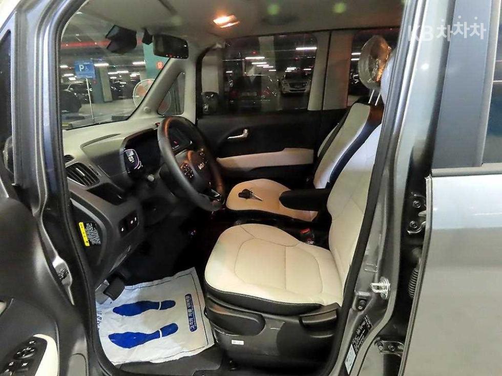 2025 - kia kia