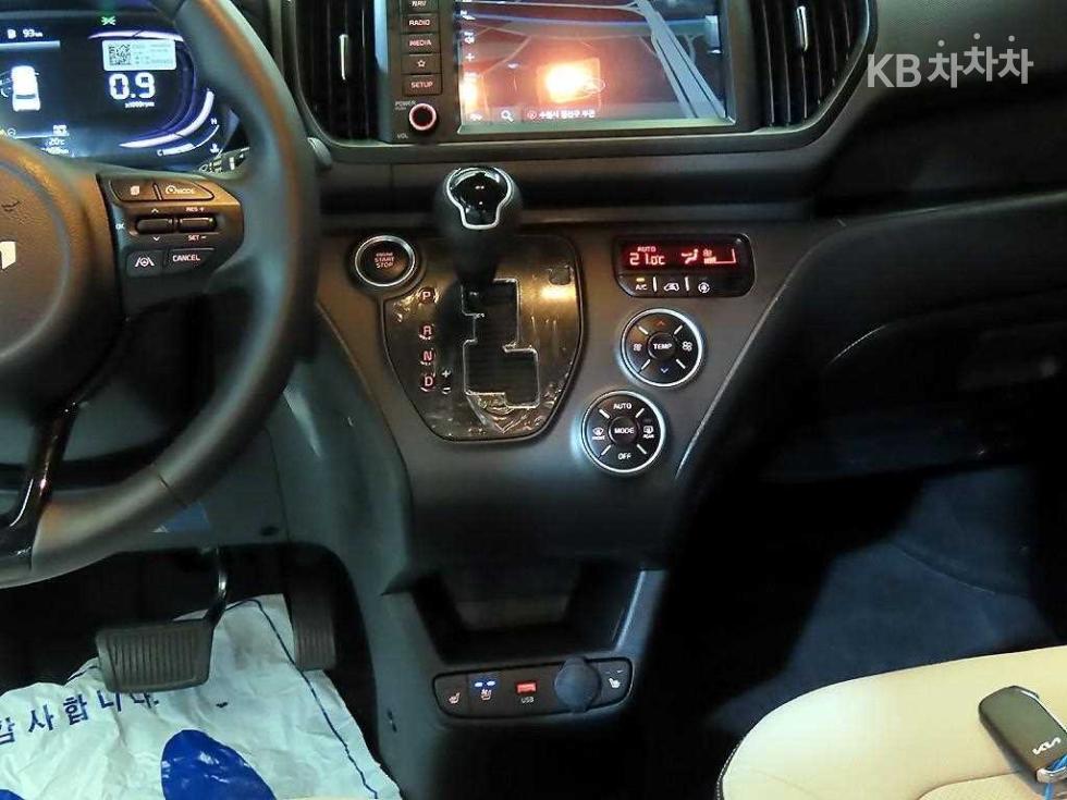 2025 - kia kia