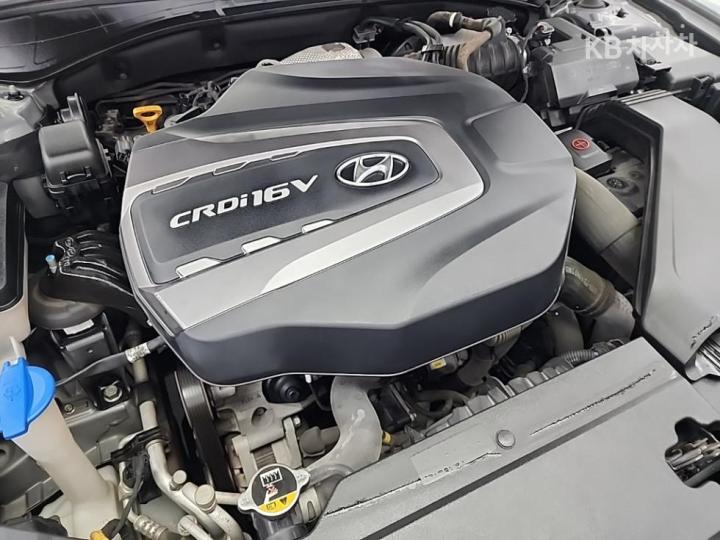 Hyundai Grandeur IG Diesel 2.2 Premium Base Type 6
