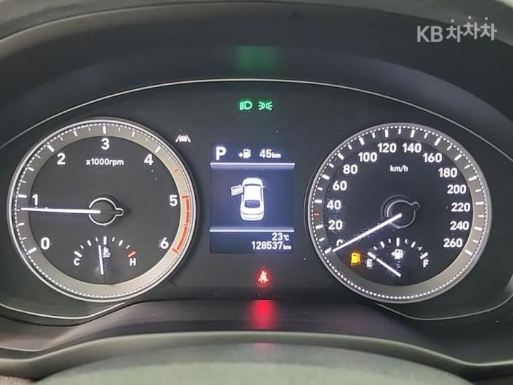 Hyundai Grandeur IG Diesel 2.2 Premium Base Type 7