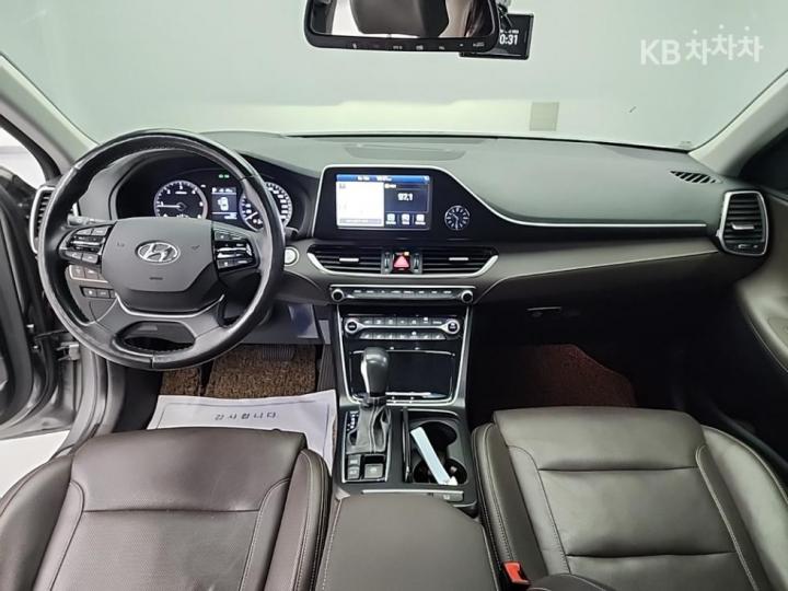Hyundai Grandeur IG Diesel 2.2 Premium Base Type 8