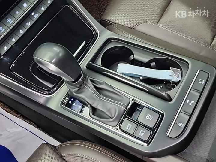 Hyundai Grandeur IG Diesel 2.2 Premium Base Type 9