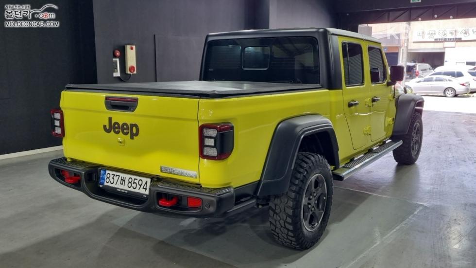 2023 - jeep gladiator