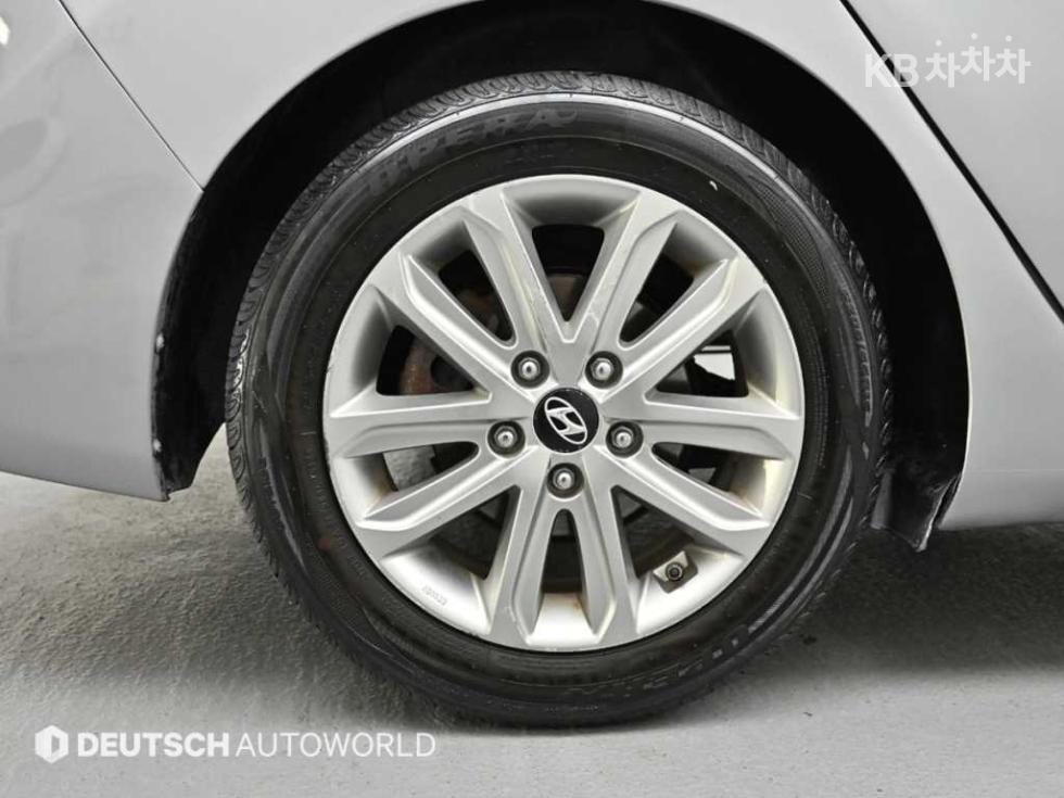 Hyundai Avante — miniaturë 5