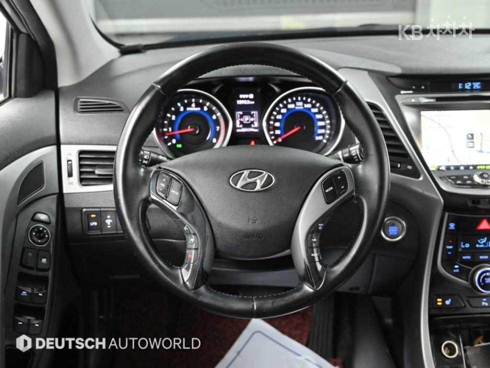 Hyundai Avante — miniaturë 13
