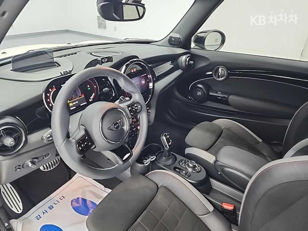 2022 MINI Used Car photo