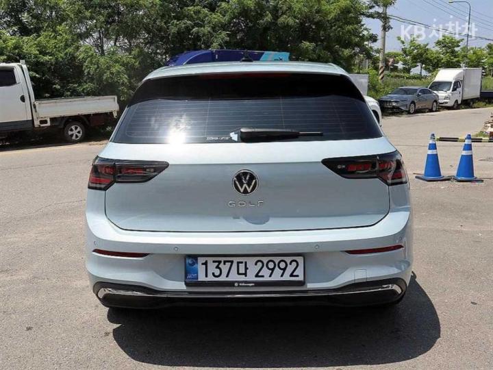 Volkswagen Golf The 8 MK8 2.0 TDI Prestige 4
