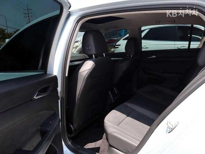 Volkswagen Golf The 8 MK8 2.0 TDI Prestige 8