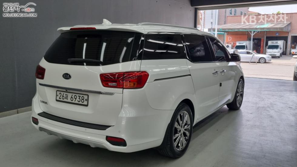 2019 - kia carnival