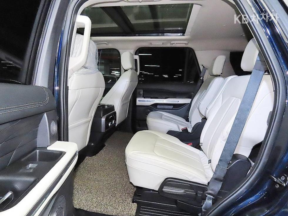 2021 Ford 4 photo