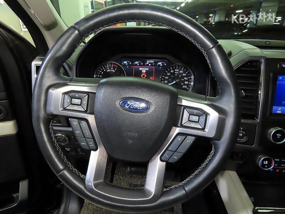 2021 Ford 4 photo