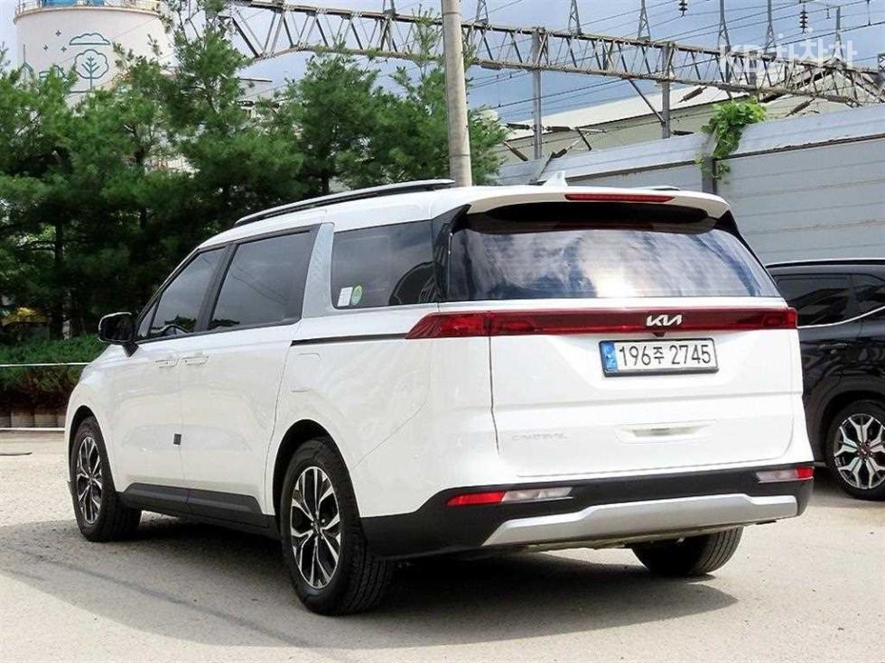 2023 - kia carnival