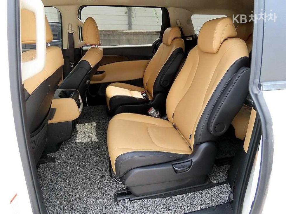 2023 - kia carnival