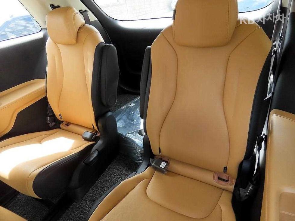 2023 - kia carnival