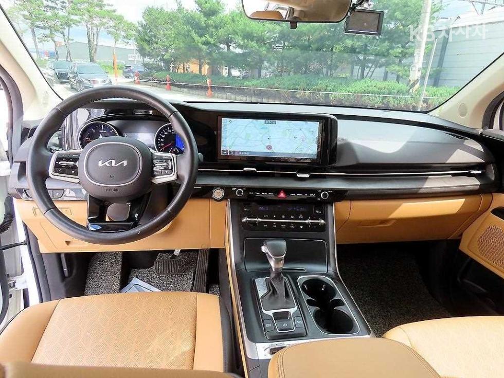 2023 - kia carnival