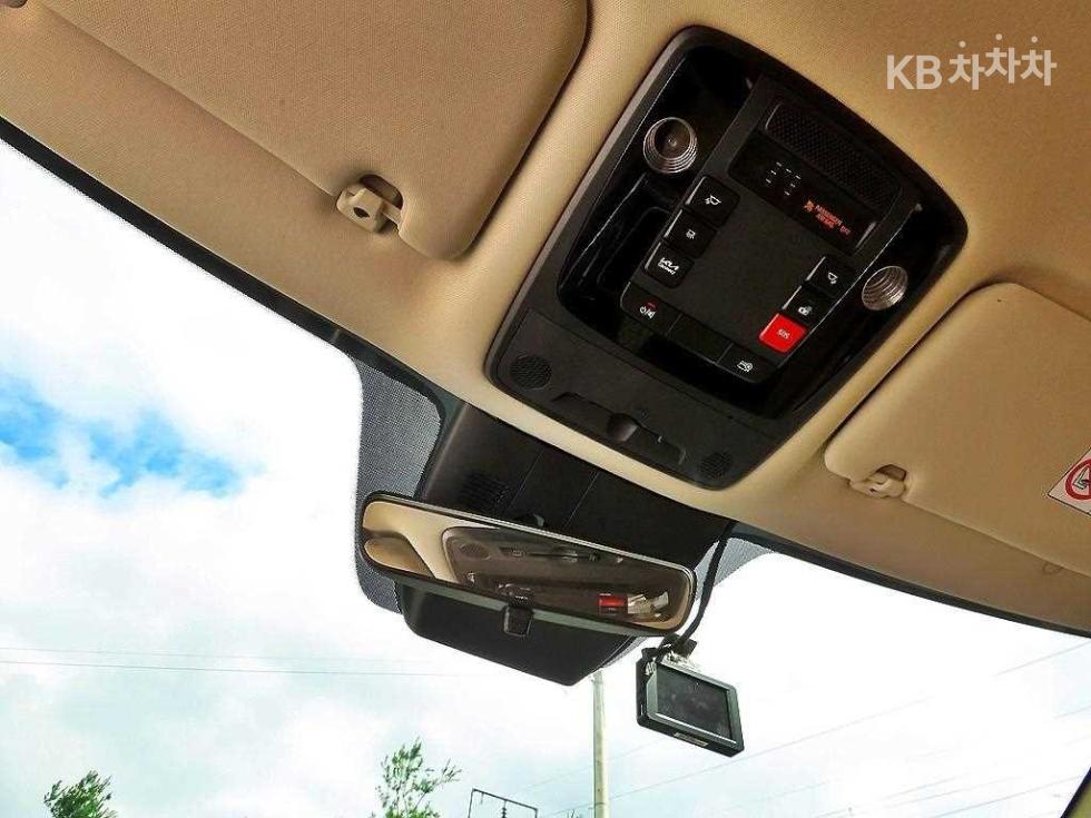 2023 - kia carnival