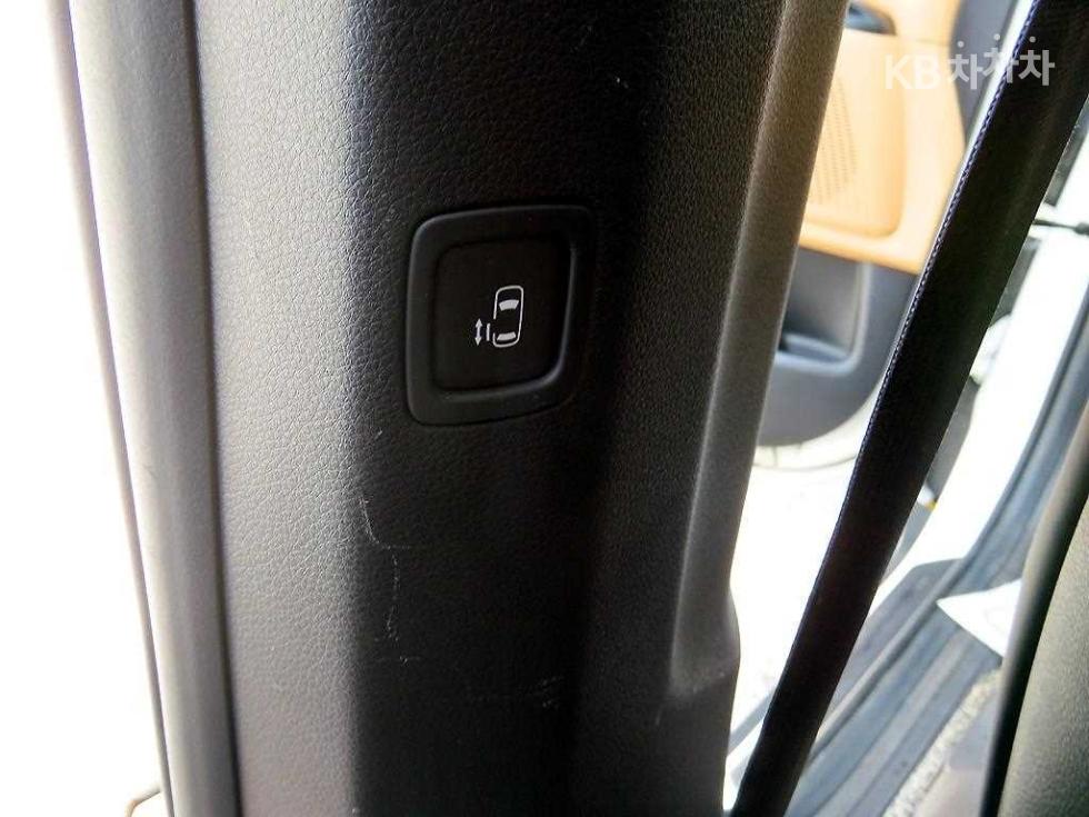 2023 - kia carnival