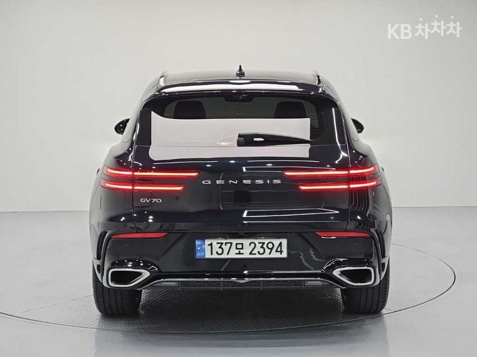 2024 Genesis GV70 photo