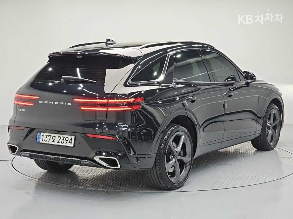 2024 Genesis GV70 photo
