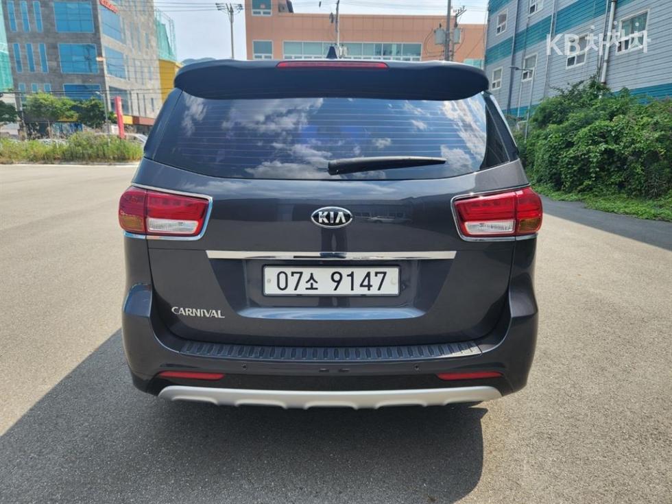 2018 - kia carnival