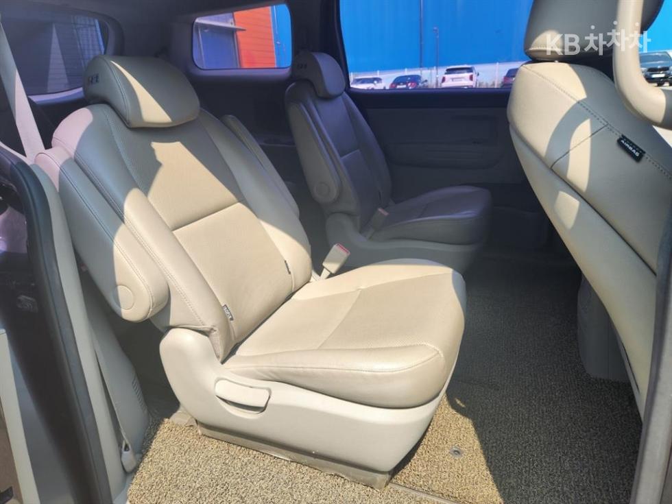 2018 - kia carnival