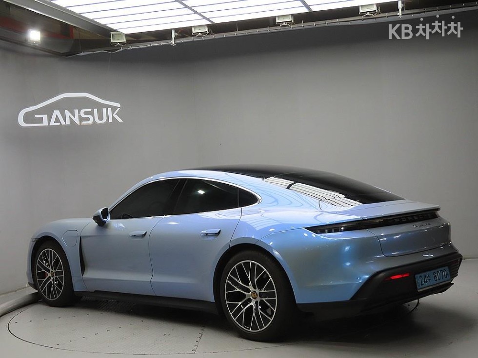 2021 - porsche taycan