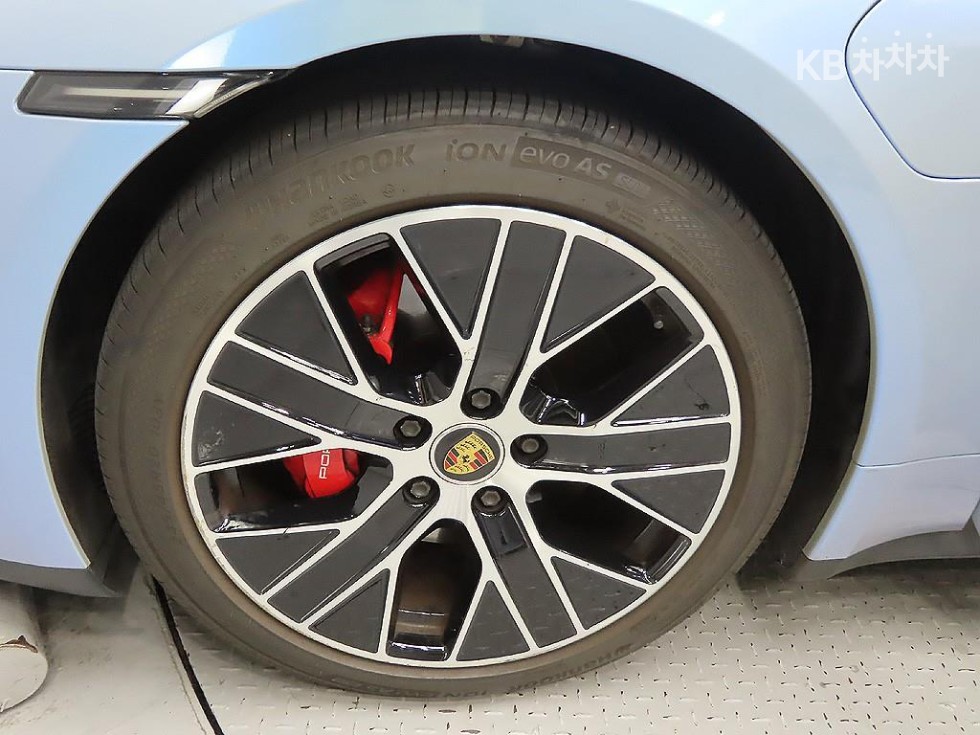 2021 - porsche taycan
