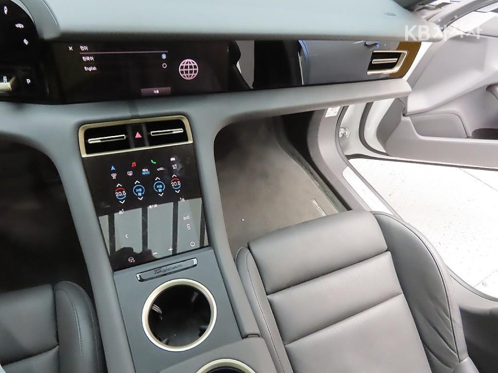 2021 - porsche taycan