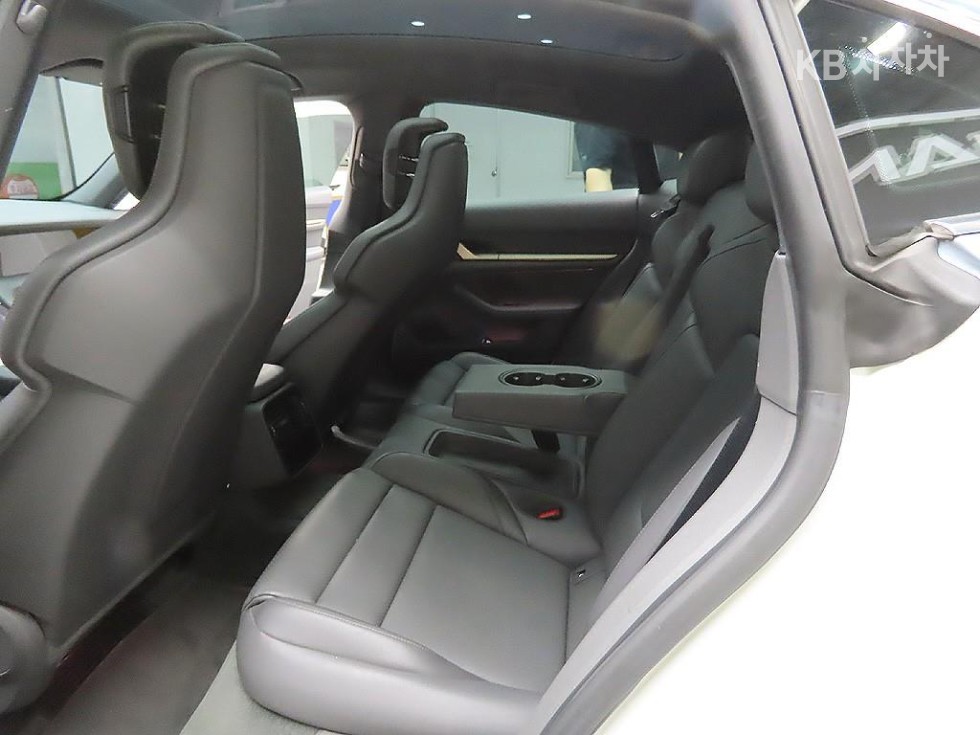 2021 - porsche taycan
