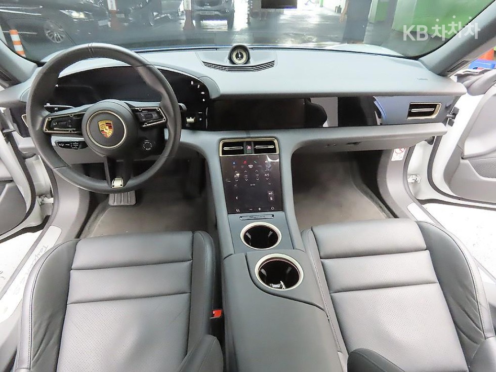 2021 - porsche taycan