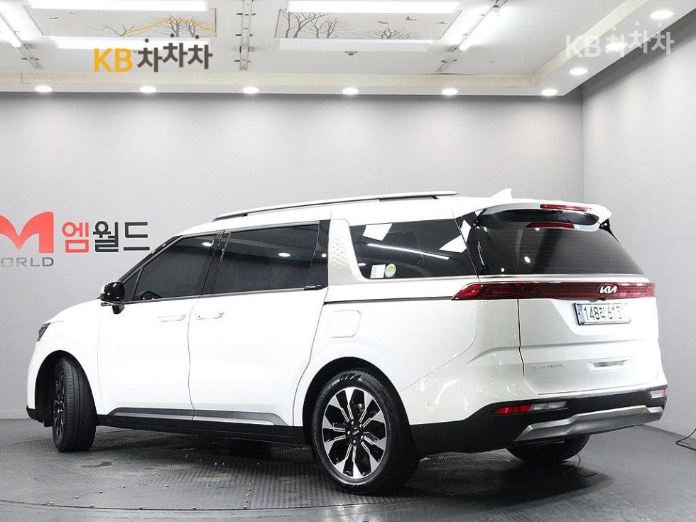 2022 - kia carnival