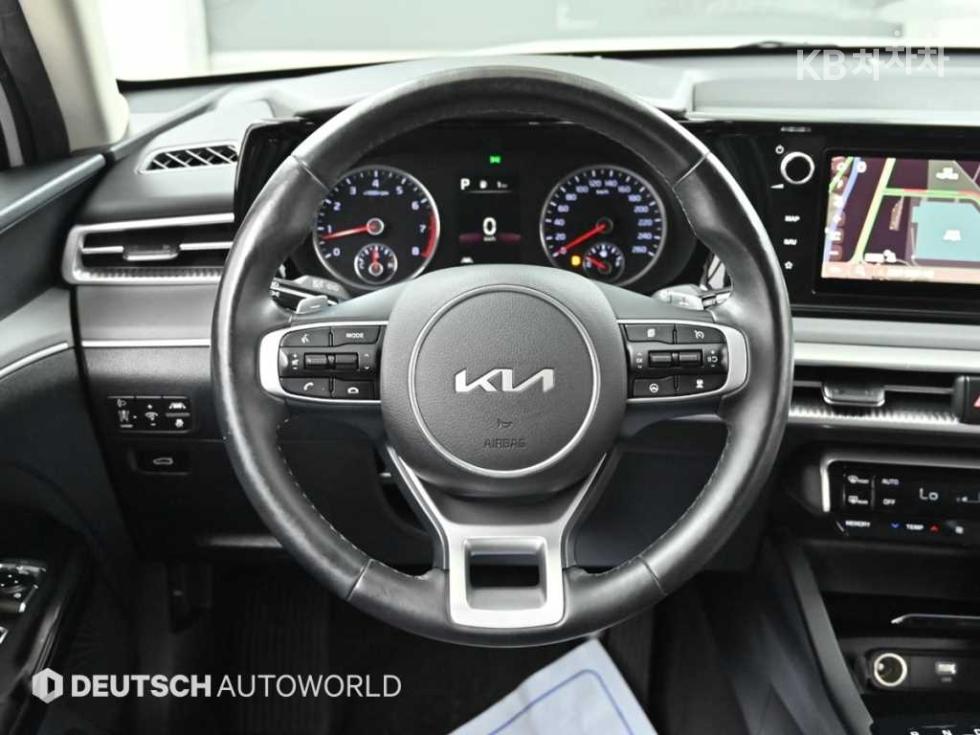 2022 - kia k5