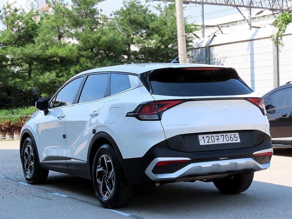 2022 - kia sportage