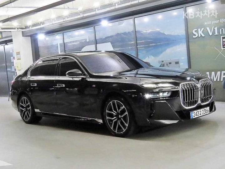 BMW 7er 740i xDrive — foto 1
