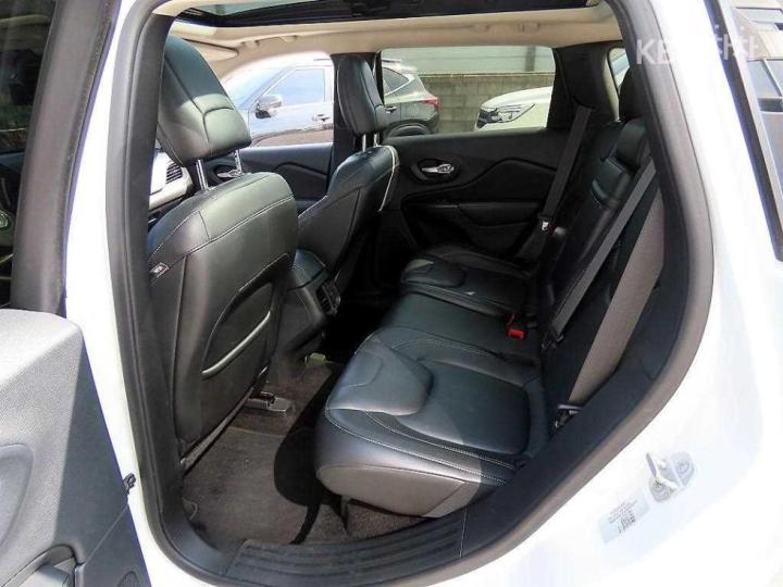 Jeep Cherokee 2.4 Longitude Base Type 7